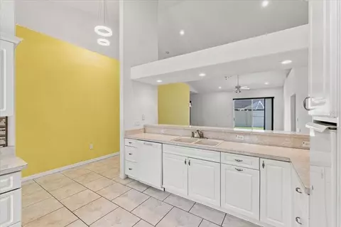 Kitchen - 1505 Lake Thomas Loop, Winter Haven, FL 33880 photo 5 of 6