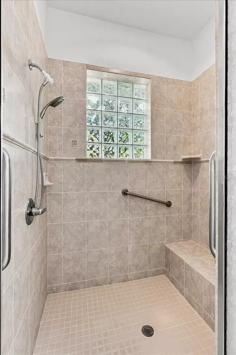 Bath - 1505 Lake Thomas Loop, Winter Haven, FL 33880 photo 3 of 5