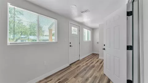 Entry Way - 1060 E Stanford St, Bartow, FL 33830 photo 3 of 7