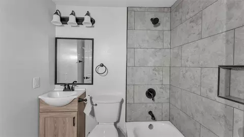Bath - 1060 E Stanford St, Bartow, FL 33830 photo 1 of 3