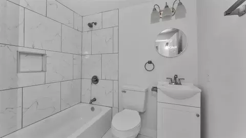 Bath - 1060 E Stanford St, Bartow, FL 33830 photo 2 of 3