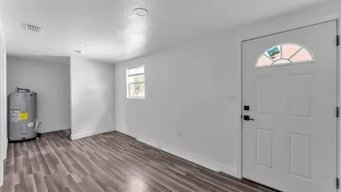 Entry Way - 1060 E Stanford St, Bartow, FL 33830 photo 6 of 7