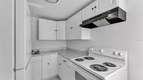 Kitchen - 1060 E Stanford St, Bartow, FL 33830 photo 1 of 2