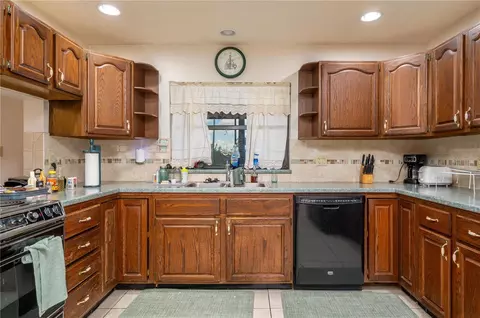 Kitchen - Undisclosed, Sebring, FL 33876 photo 2 of 2