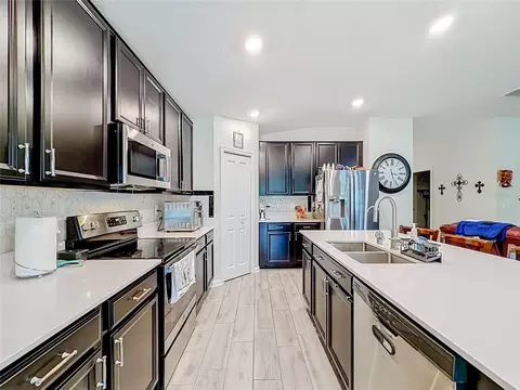 Kitchen - 359 Macarthur St, Bartow, FL 33830 photo 3 of 10