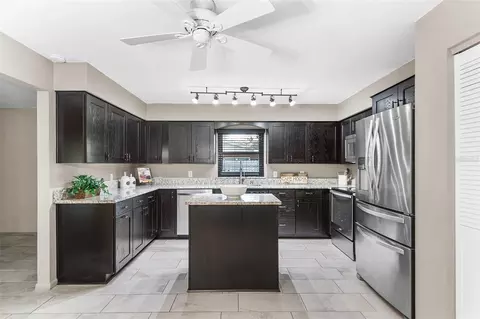 Kitchen - 216 Shore Loop, Winter Haven, FL 33884 photo 2 of 5