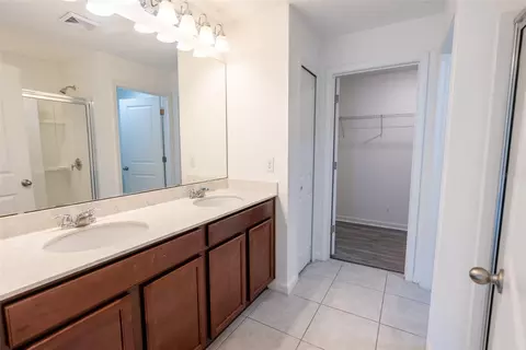 Bath - 1333 Lucerne Loop Rd NE, Winter Haven, FL 33881 photo 1 of 3