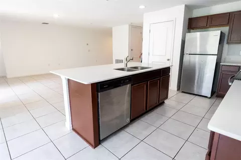 Kitchen - 1333 Lucerne Loop Rd NE, Winter Haven, FL 33881 photo 3 of 5