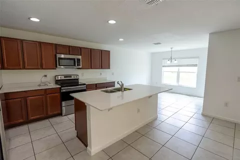 Kitchen - 1333 Lucerne Loop Rd NE, Winter Haven, FL 33881 photo 2 of 5