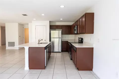 Kitchen - 1333 Lucerne Loop Rd NE, Winter Haven, FL 33881 photo 4 of 5