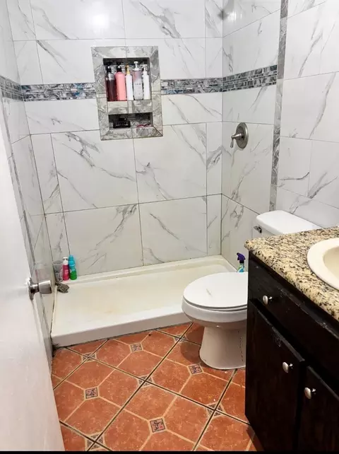 Bath - 2425 Gerber Dairy Rd, Winter Haven, FL 33880 photo 4 of 4