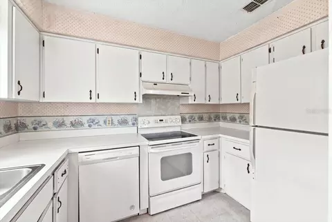 Kitchen - 745 E Hooker St, Bartow, FL 33830 photo 3 of 5