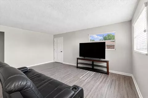 Living - 905 S Orange Ave, Bartow, FL 33830 photo 14 of 17