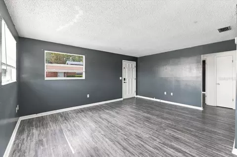 Living - 905 S Orange Ave, Bartow, FL 33830 photo 9 of 17