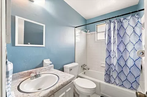 Bath - 905 S Orange Ave, Bartow, FL 33830 photo 4 of 6