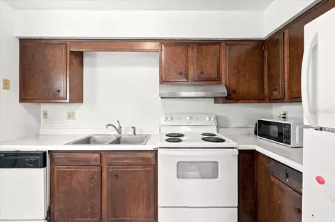 Kitchen - 905 S Orange Ave, Bartow, FL 33830 photo 8 of 12