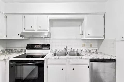 Kitchen - 905 S Orange Ave, Bartow, FL 33830 photo 12 of 12