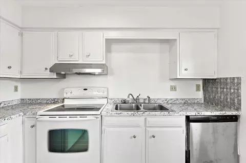 Kitchen - 905 S Orange Ave, Bartow, FL 33830 photo 6 of 12