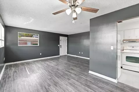 Living - 905 S Orange Ave, Bartow, FL 33830 photo 6 of 17