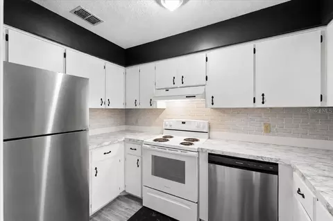 Kitchen - 905 S Orange Ave, Bartow, FL 33830 photo 2 of 12