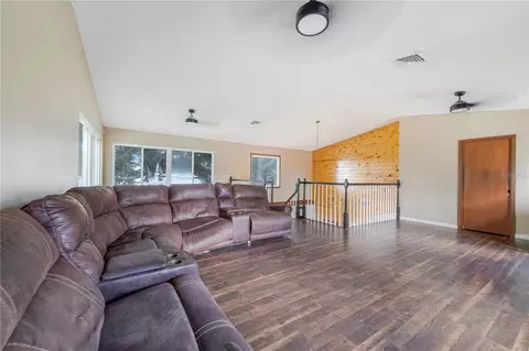 Living - 709 Highlands Ave, Dundee, FL 33838 photo 2 of 3