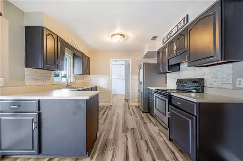 Kitchen - 709 Highlands Ave, Dundee, FL 33838 photo 1 of 3