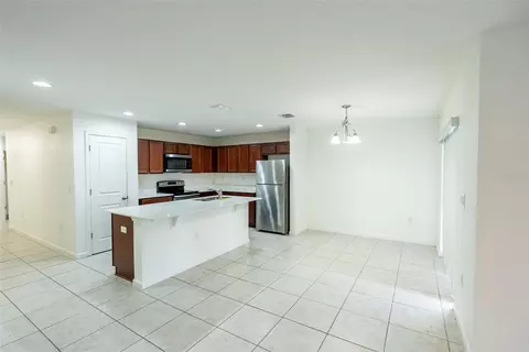 Kitchen - 1339 Lucerne Loop Rd NE, Winter Haven, FL 33881 photo 1 of 6