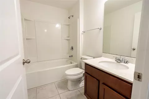 Bath - 1339 Lucerne Loop Rd NE, Winter Haven, FL 33881 photo 4 of 4