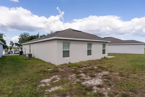 Exterior - 1339 Lucerne Loop Rd NE, Winter Haven, FL 33881 photo 5 of 7