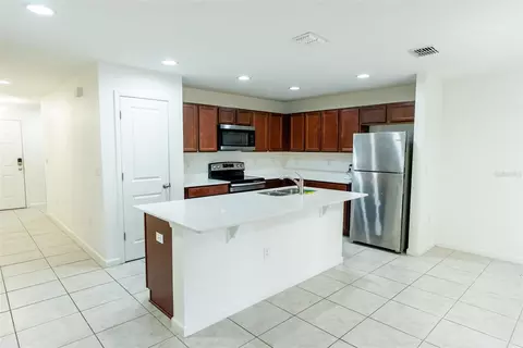 Kitchen - 1339 Lucerne Loop Rd NE, Winter Haven, FL 33881 photo 5 of 6