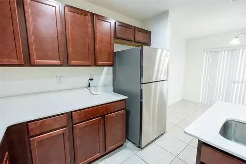 Kitchen - 1339 Lucerne Loop Rd NE, Winter Haven, FL 33881 photo 4 of 6
