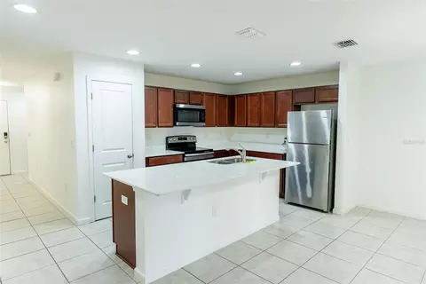 Kitchen - 1339 Lucerne Loop Rd NE, Winter Haven, FL 33881 photo 6 of 6