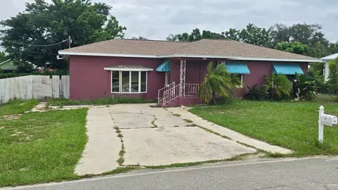 311 E Walnut St, Avon Park, FL 33825