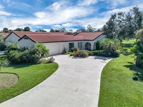 559 Clubhouse Dr, Lake Wales, FL 33898