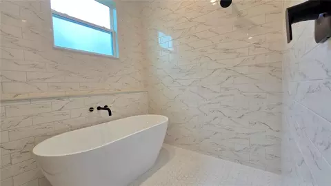 Bath - 5919 Cortez Blvd, Sebring, FL 33872 photo 4 of 9