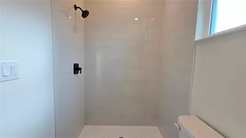 Bath - 5919 Cortez Blvd, Sebring, FL 33872 photo 7 of 9