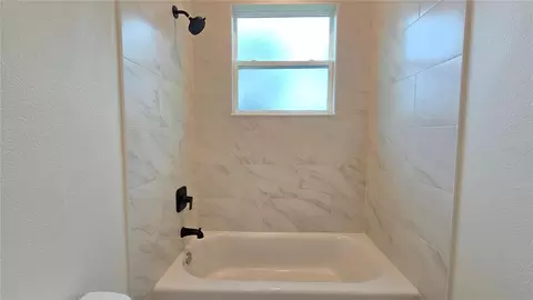 Bath - 5919 Cortez Blvd, Sebring, FL 33872 photo 9 of 9