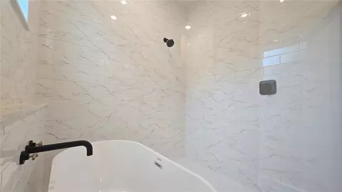 Bath - 5919 Cortez Blvd, Sebring, FL 33872 photo 5 of 9