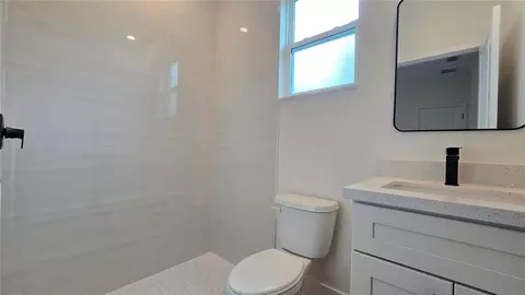 Bath - 5919 Cortez Blvd, Sebring, FL 33872 photo 6 of 9