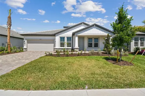 17007 Sweetwater Village Dr, Bradenton, FL 34211