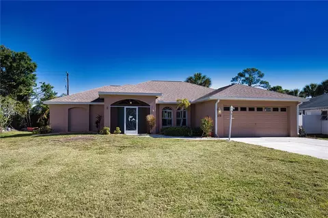 175 Shady Pine Ln, Nokomis, FL 34275