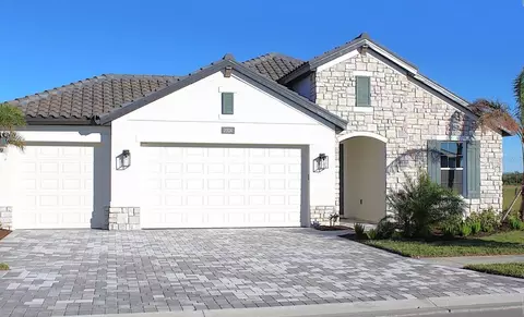 2004 Bolsena St, Nokomis, FL 34275