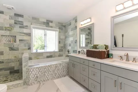 Bath - 213 Riverbend Rd, Ormond Beach, FL 32174 photo 1 of 8