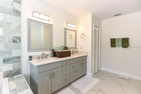Bath - 213 Riverbend Rd, Ormond Beach, FL 32174 photo 4 of 8