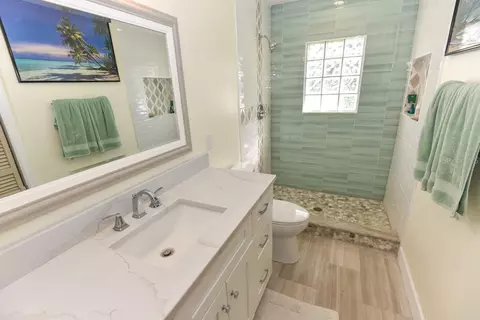 Bath - 213 Riverbend Rd, Ormond Beach, FL 32174 photo 7 of 8