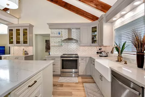 Kitchen - 213 Riverbend Rd, Ormond Beach, FL 32174 photo 5 of 6