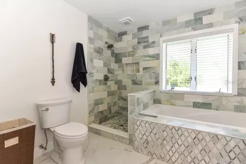 Bath - 213 Riverbend Rd, Ormond Beach, FL 32174 photo 2 of 8
