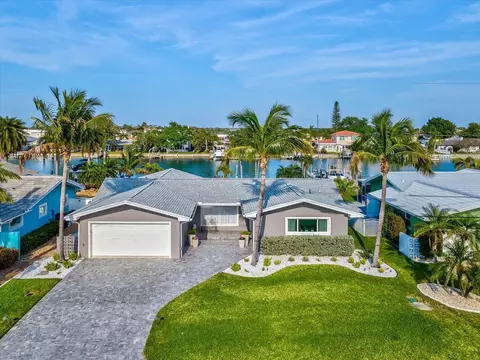 11755 5th St E, Treasure Island, FL 33706