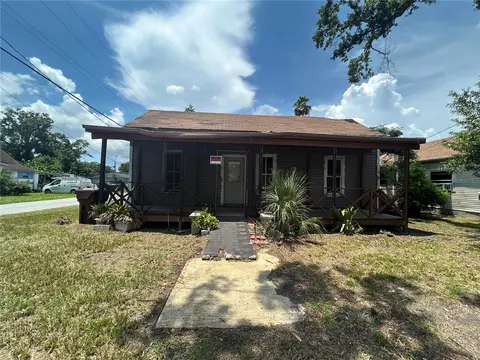 205 NW 8th St, Mulberry, FL 33860