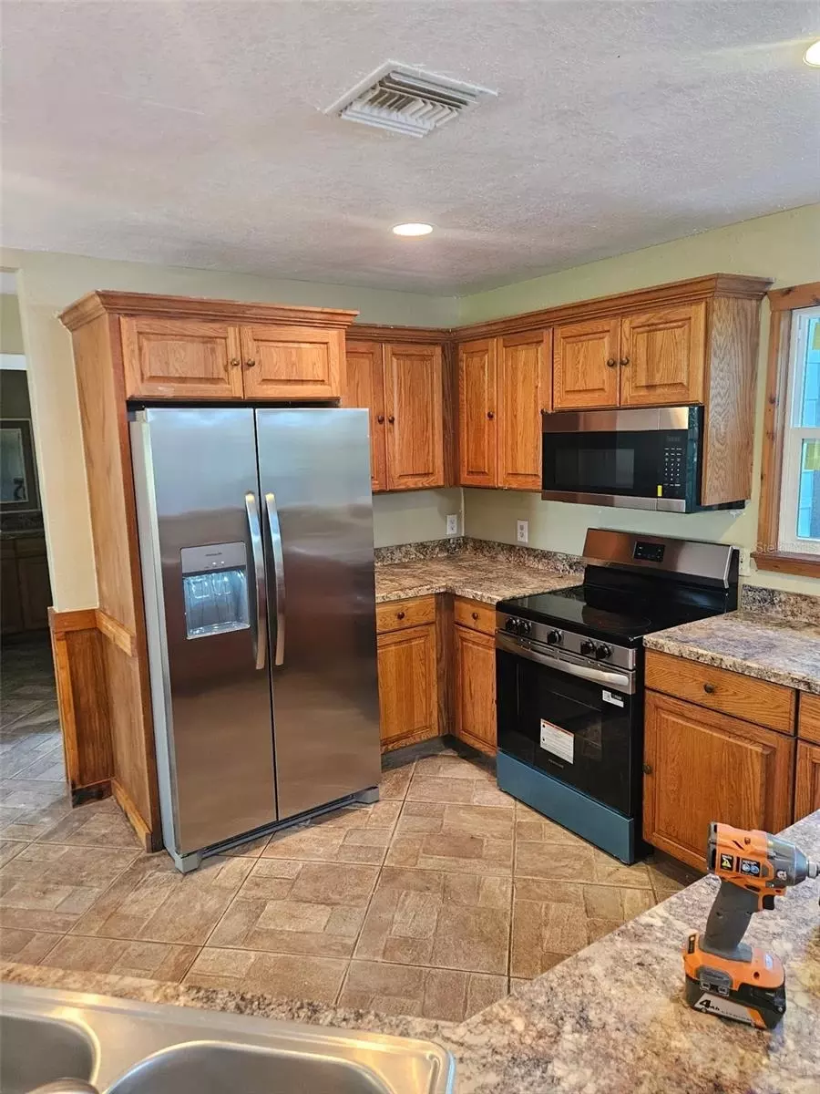 Kitchen - 12022 SE Sunset Harbor Rd, Weirsdale, FL 32195 photo 2 of 2